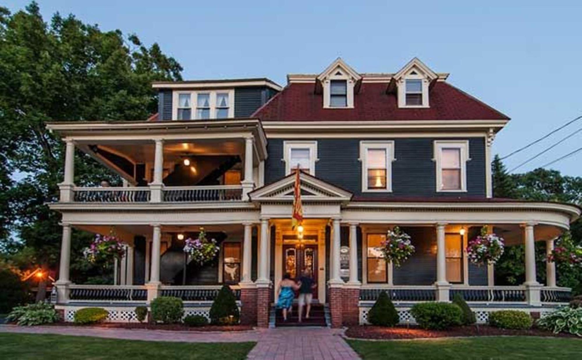 Carriage House Inn 프레더릭턴 외부 사진