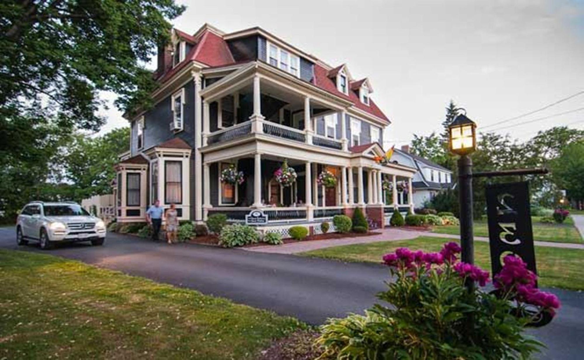 Carriage House Inn 프레더릭턴 외부 사진
